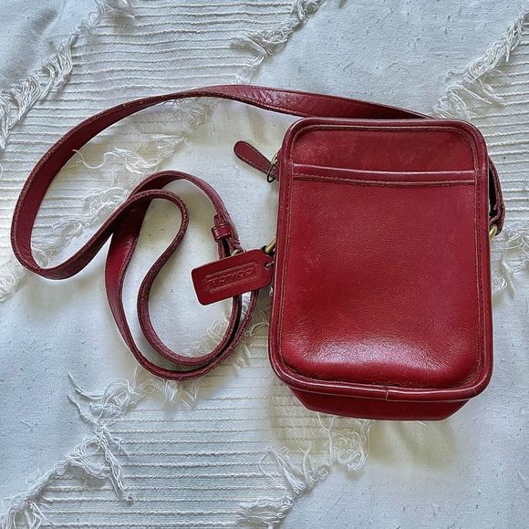 Coach Handbags - VINTAGE COACH CAMERA Bag Red Leather Shoulder Crossbody Handbag Purse H5C- 9973